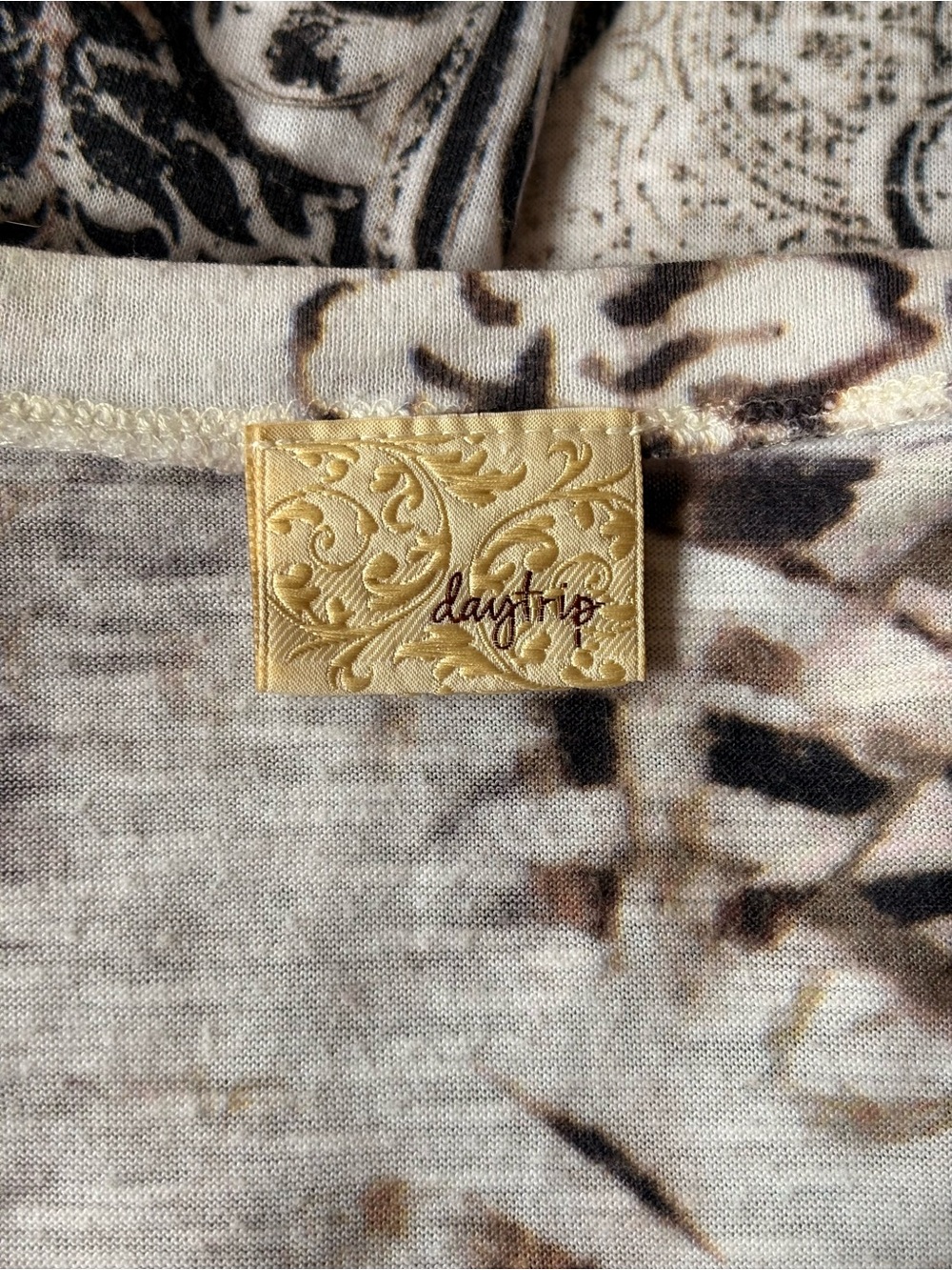 Label on women's top - Picture 6 of 7